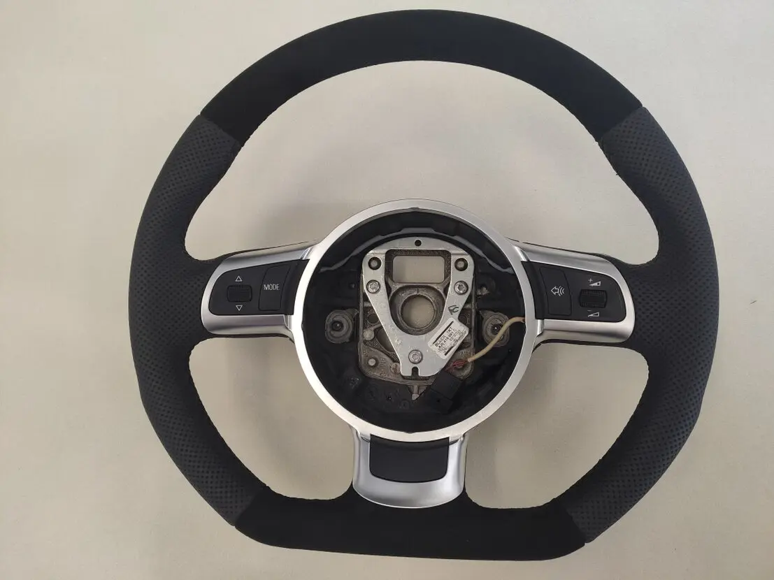 Kierownica z obszyciem łączącym różne materiały